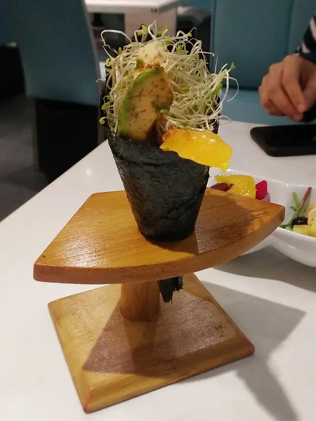 香芒牛油果苜蓿芽手卷