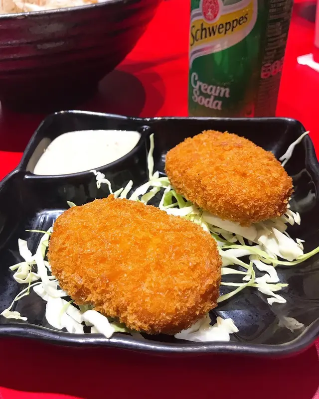 蟹肉忌廉薯餅加汽水