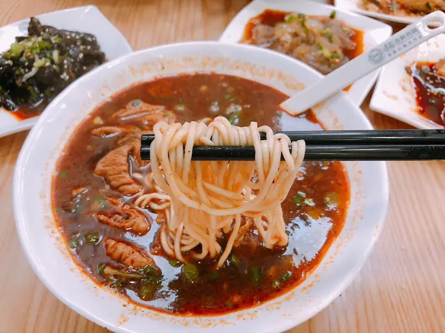 麻辣牛腩大腸麵