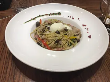 黑松露油鸡肉烟肉意粉
