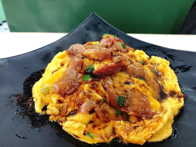 叉燒滑蛋飯配豉油汁