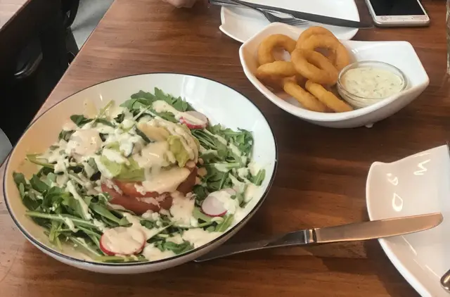 牛油果蟹肉沙律