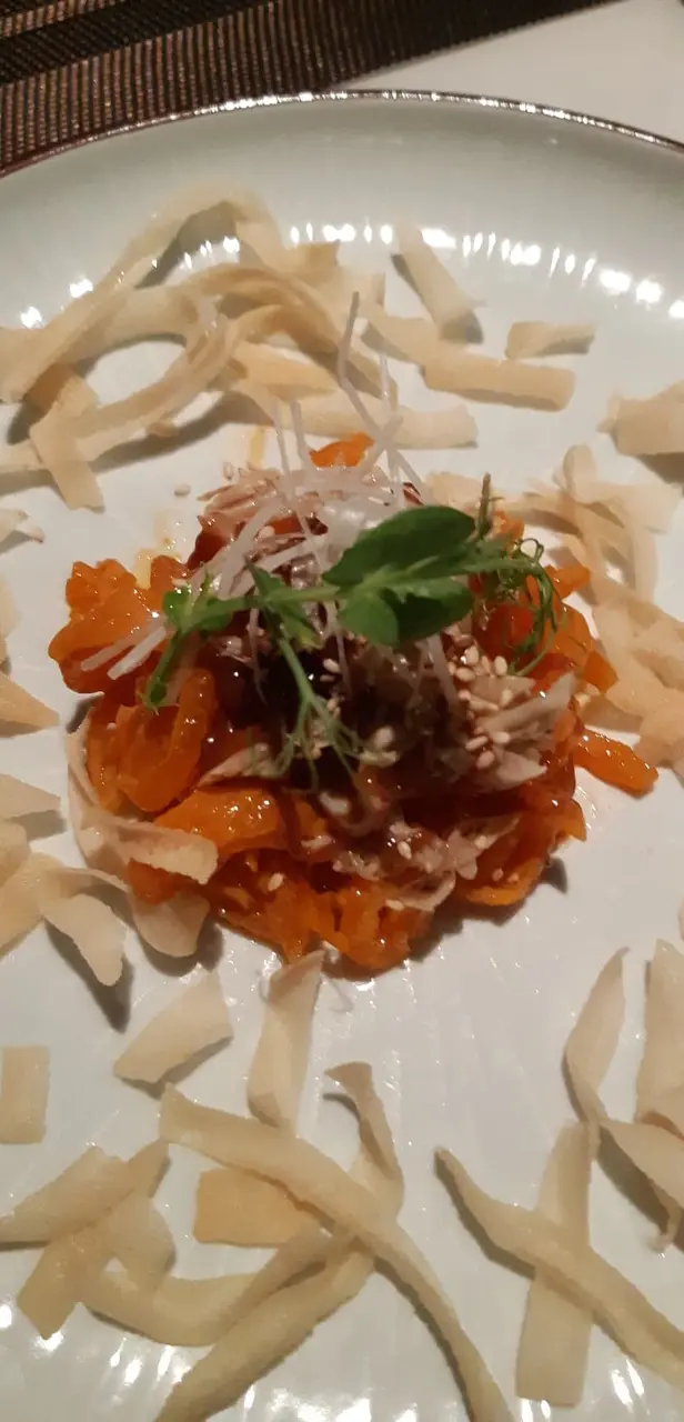 手撕法國鵪鶉伴海膽汁海蜇