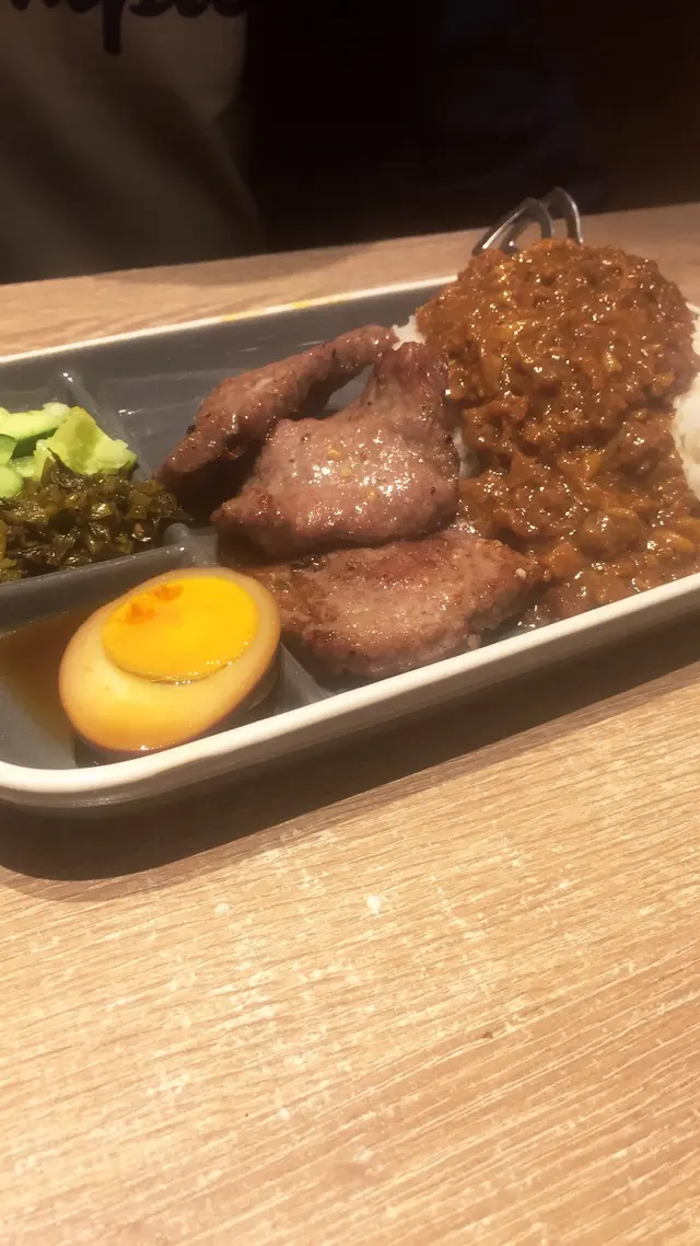 香煎沙朗肉燥飯