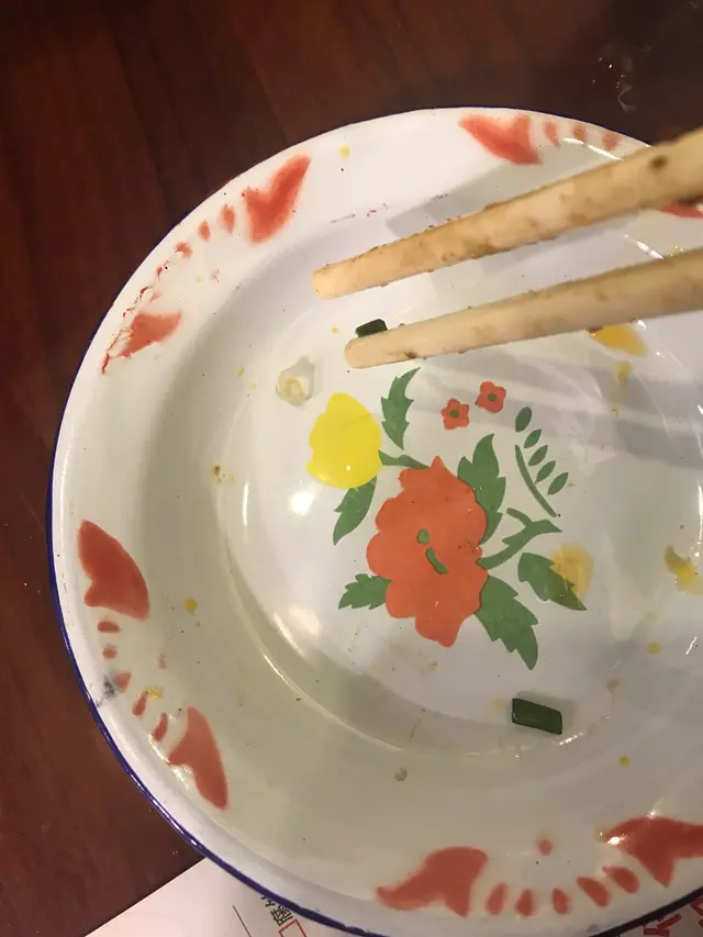 疑似膠粒的堅硬物體