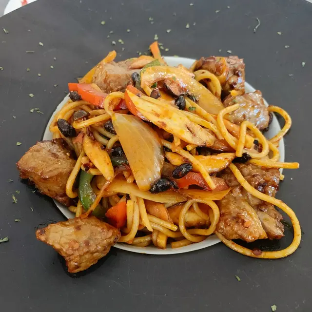 老干媽香辣一口和牛粒炒意粉