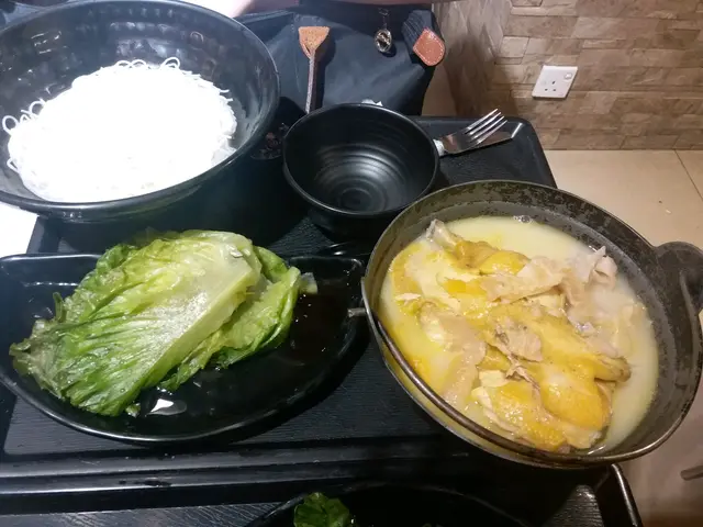 花膠螺片雞煲翅湯