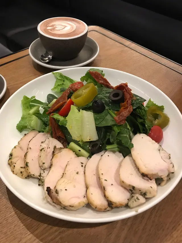 香蒜青醬雞肉沙律