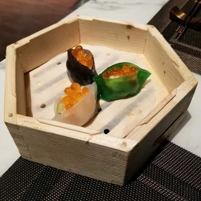 三文魚籽鳳眼餃