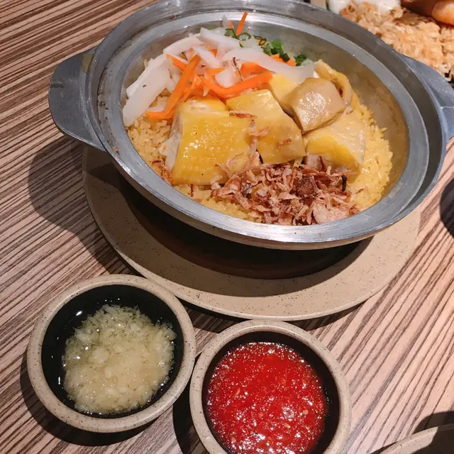 海南雞煲仔飯