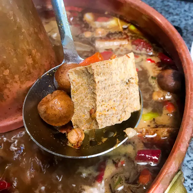 老鍋秘製麻辣鍋