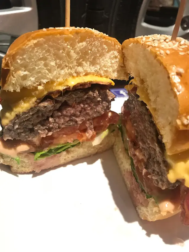 芝士煙肉牛肉漢堡