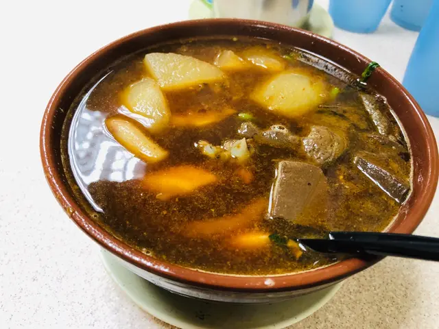 豬紅蘿蔔墨魚頭油麵