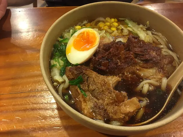 溫泉蛋豬軟骨湯烏冬