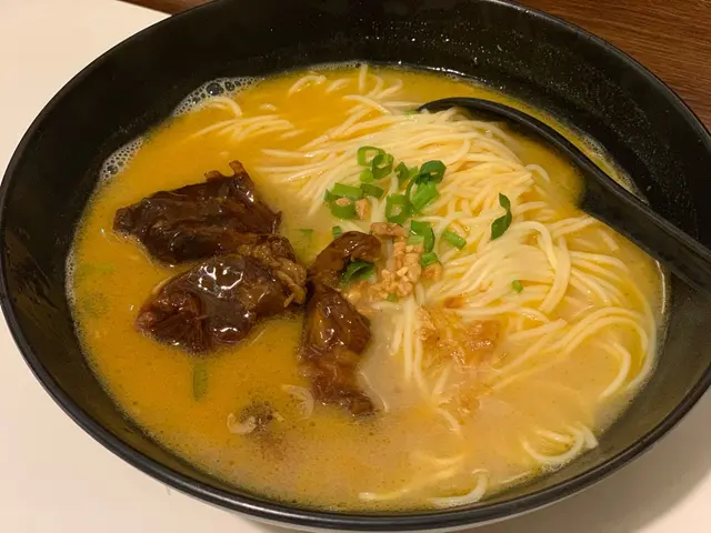 黑糖黑醋排骨擔擔麵