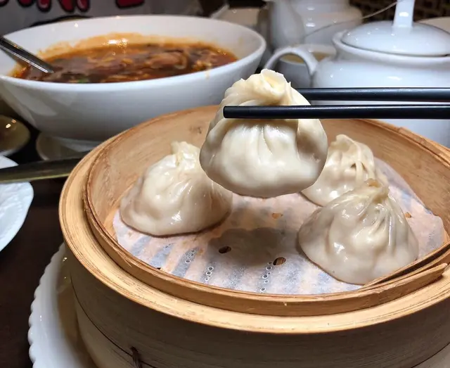 灌湯小籠包