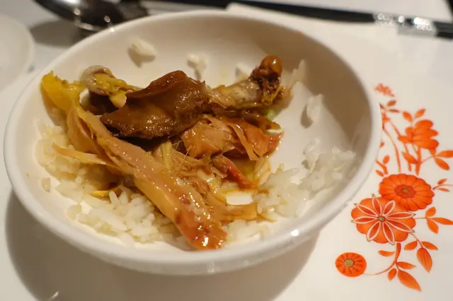 不論雞肉抑或配料,醬汁濃郁惹味,同樣入味非常!