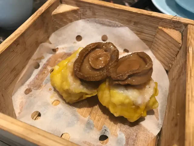 原隻鮑魚燒賣