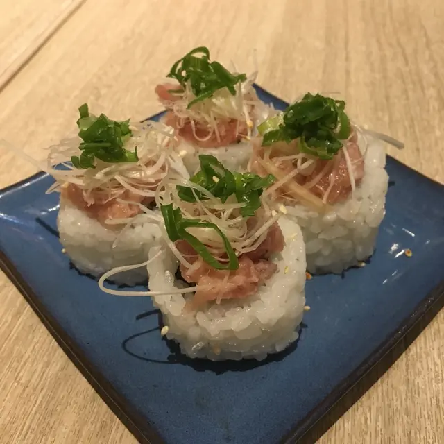 蔥花三文魚吞拿魚蓉卷