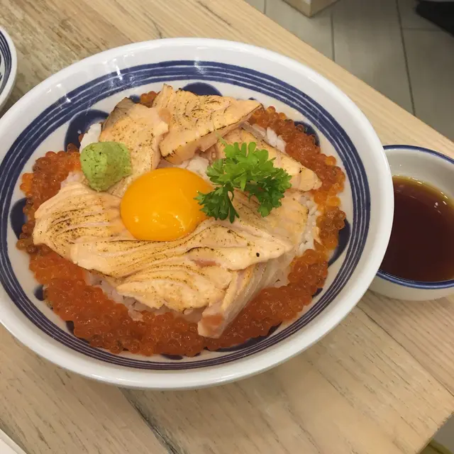 火炙三文魚親子丼