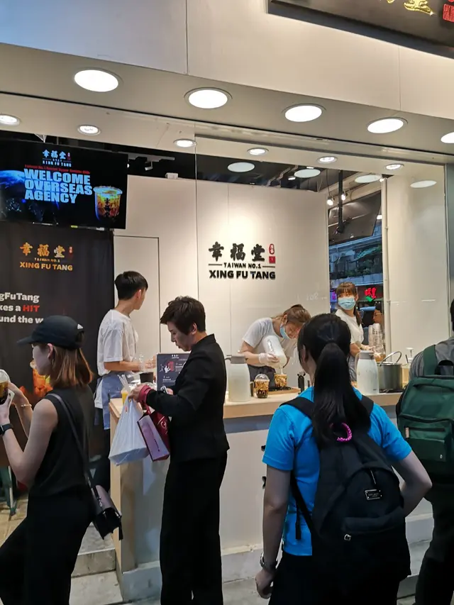 透明開放式店子，可看到即場沖調飲品