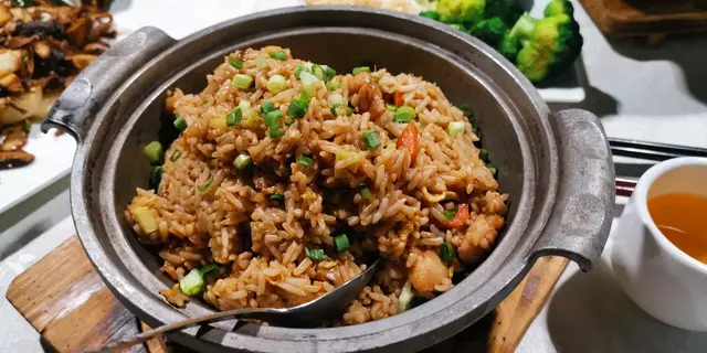 砂鍋鮑粒瑤柱炒飯
