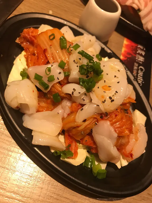 呢個比較咸，可能係泡菜啦，跟住仲加埋個汁再炒，就更咸了😅😅