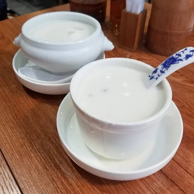 杏汁花膠湯($48)，杏汁白肺湯($38)