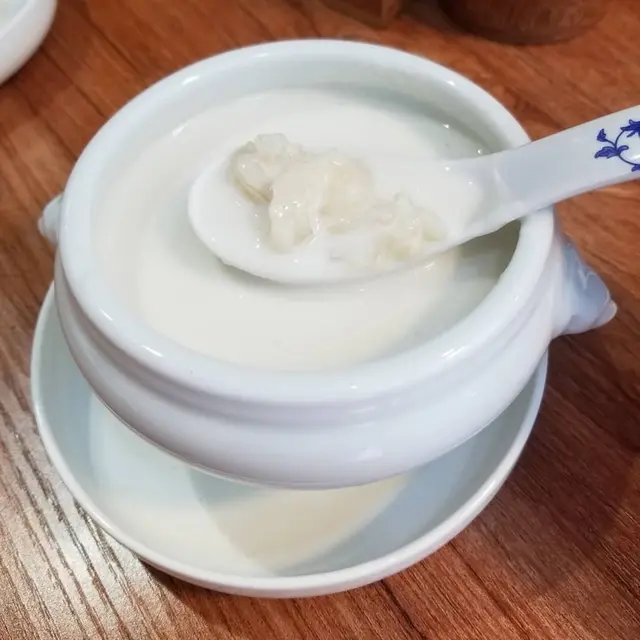 杏汁花膠湯