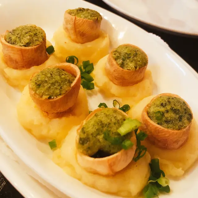 特別之處是田螺殼係由餅皮焗成,可進食,但田螺質素一般