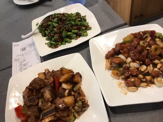 宮保雞丁，欖菜炒四季豆，紅燒排骨番薯仔
