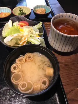 沙律  x  麵豉湯  x  日式漬物