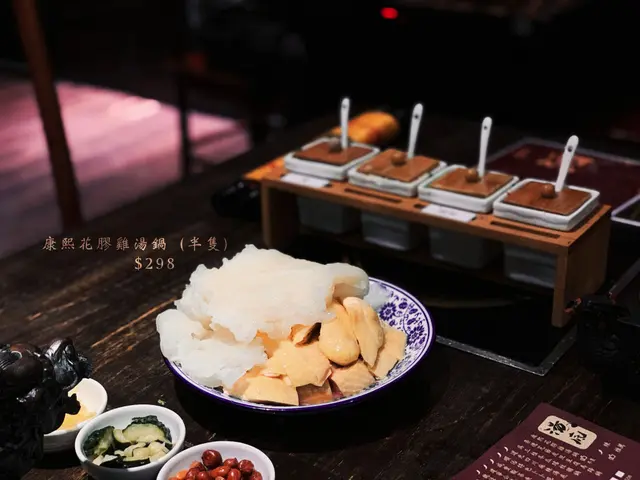 康熙花膠雞湯鍋 (半隻)