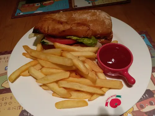 牛油果醬烤雞意式三文治