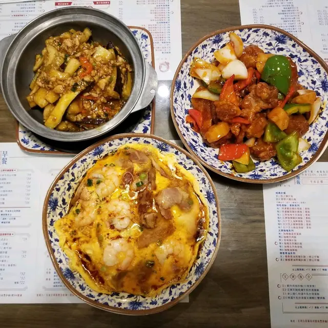 魚香茄子煲($68)，咕嚕雞球($68)，特濃牛乳炒滑蛋叉燒蝦仁雙拼飯($64)