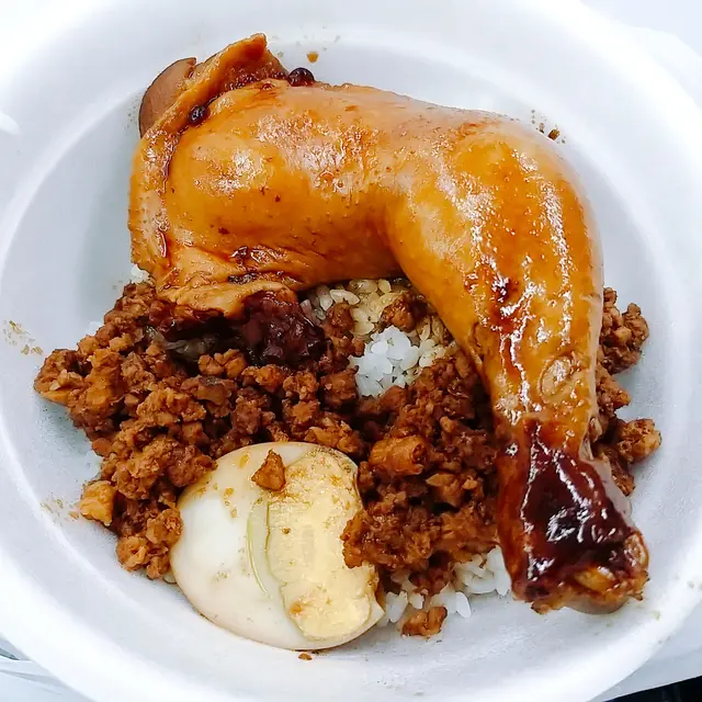 滷水雞脾穩陣, 滷水蛋偏硬, 肉燥一般, 飯好似未熟透, 有啲硬