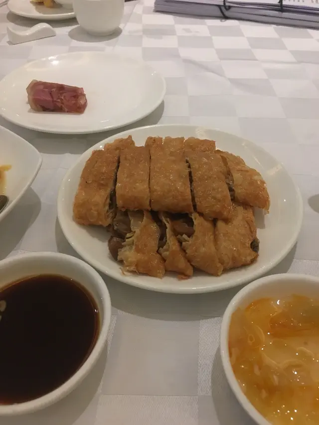 中間包了菇類，有口感，略為油膩