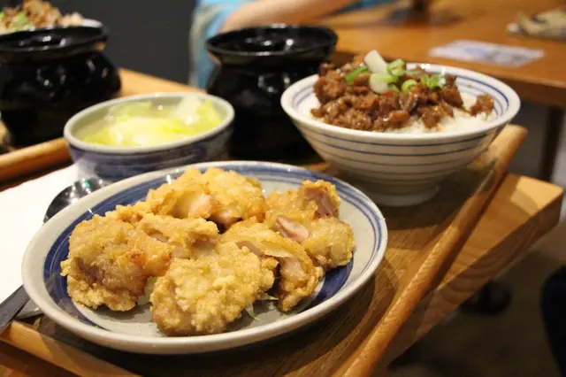 鹽酥雞排滷肉飯