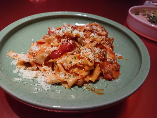 意式肉醬親愛做寬條麵