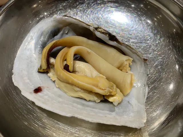 象拔蚌剪成條狀,鮮甜味美,嚼勁十足!😋
每層都有不同嘅蔬菜配搭,
令到蒸鍋更加吸睛!👀