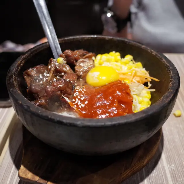 傳統牛肉石頭鍋飯