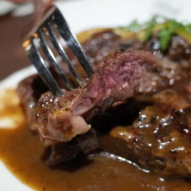 燒澳洲牛肉眼扒配黑松露燒汁