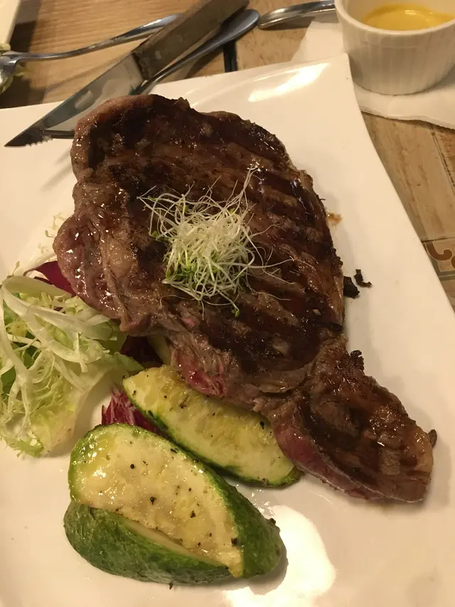 烤美國頂級12安士肉眼扒配薯菜
