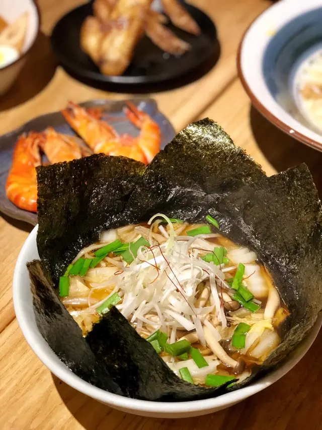 鯖魚香菇野菜海蝦拉麵