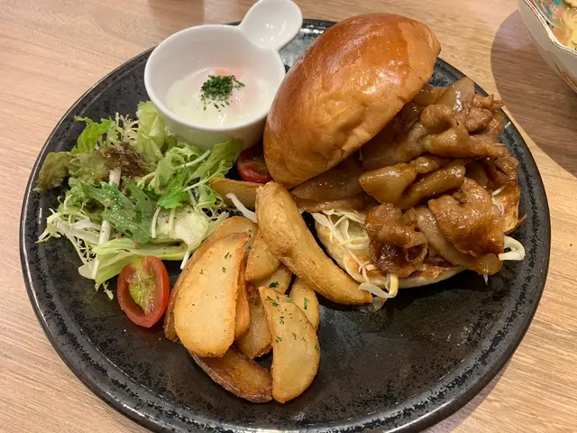 日式火山燒肉漢堡
