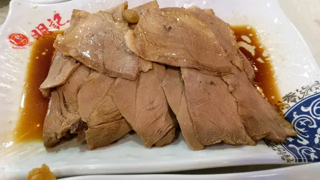 鵝片很入味，軟綿綿，底內有鹵水豆腐