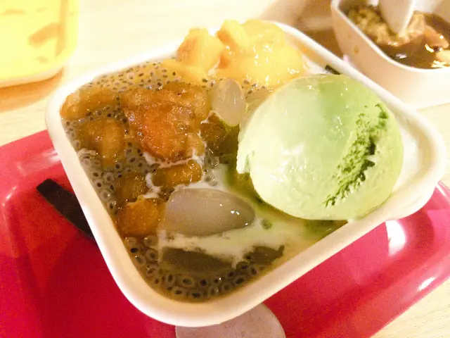 榴槤果肉粒配密瓜雪糕蘆薈糖水