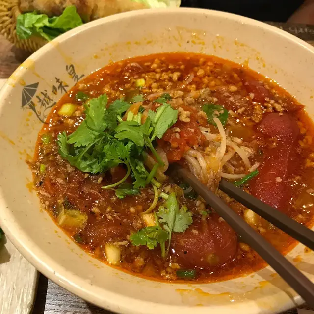 熟牛肉蕃茄蟹膏湯檬粉