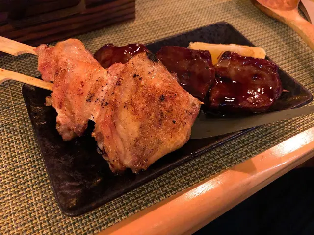 雞翼串+汁燒牛脷串
