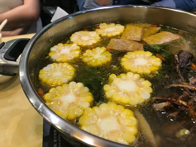 揀咗粟米之後呢個雞湯仲更加甜味出晒嚟，結果個湯俾我哋飲到乾晒